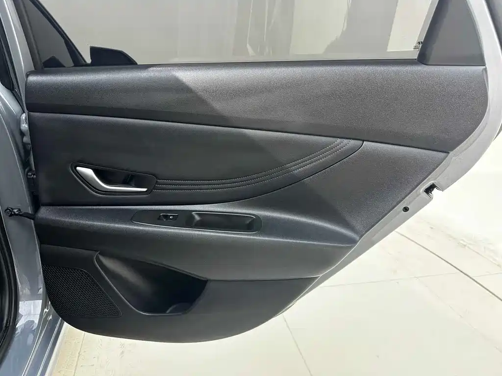 Hyundai Elantra 2023 — фото 22