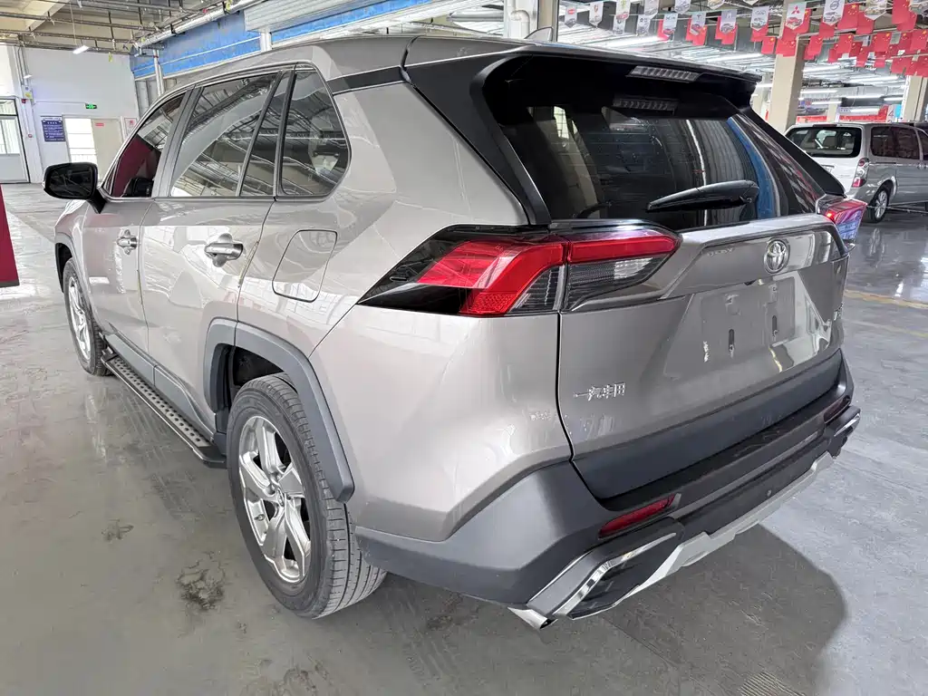 Toyota RAV4 2020 — фото 17