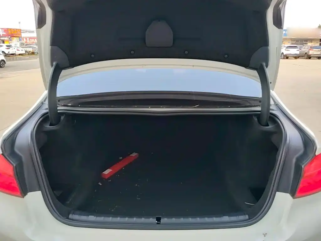 BMW 5 Series 2019 — фото 19