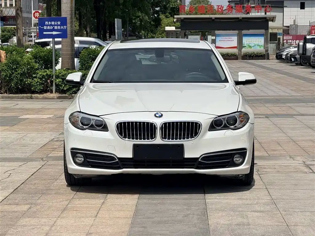 BMW 5 Series 2017 — фото 2