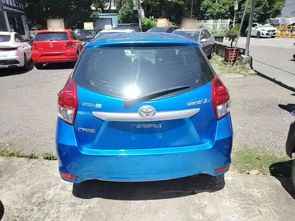 Toyota Yaris L 2015