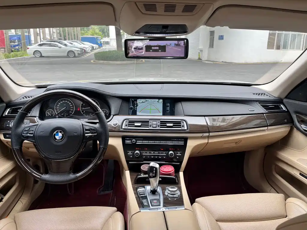 BMW 7 Series 2011 — фото 6