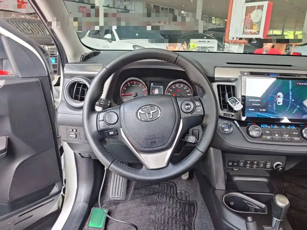Toyota RAV4 2016 — фото 11