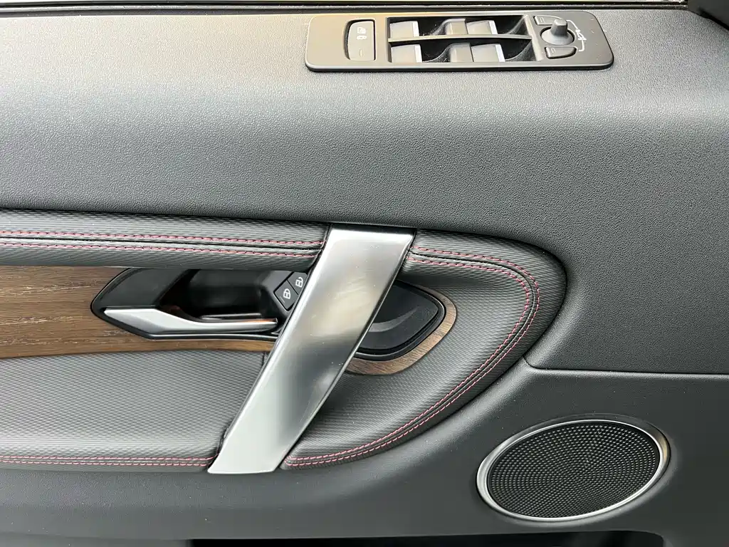 Land Rover Discovery Sport 2023 — фото 3