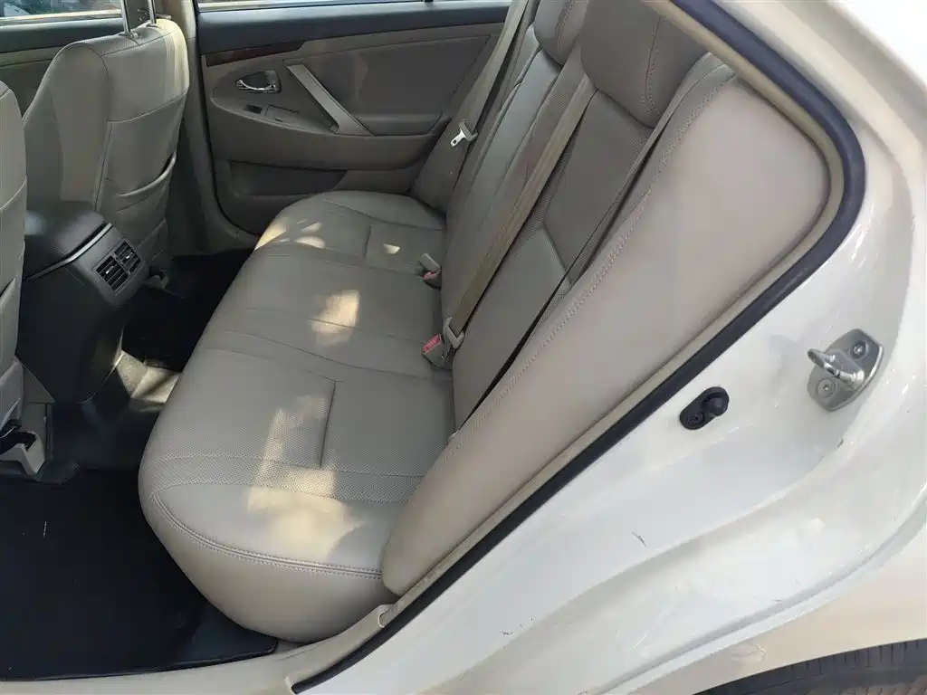 Toyota Camry 2014 — фото 17