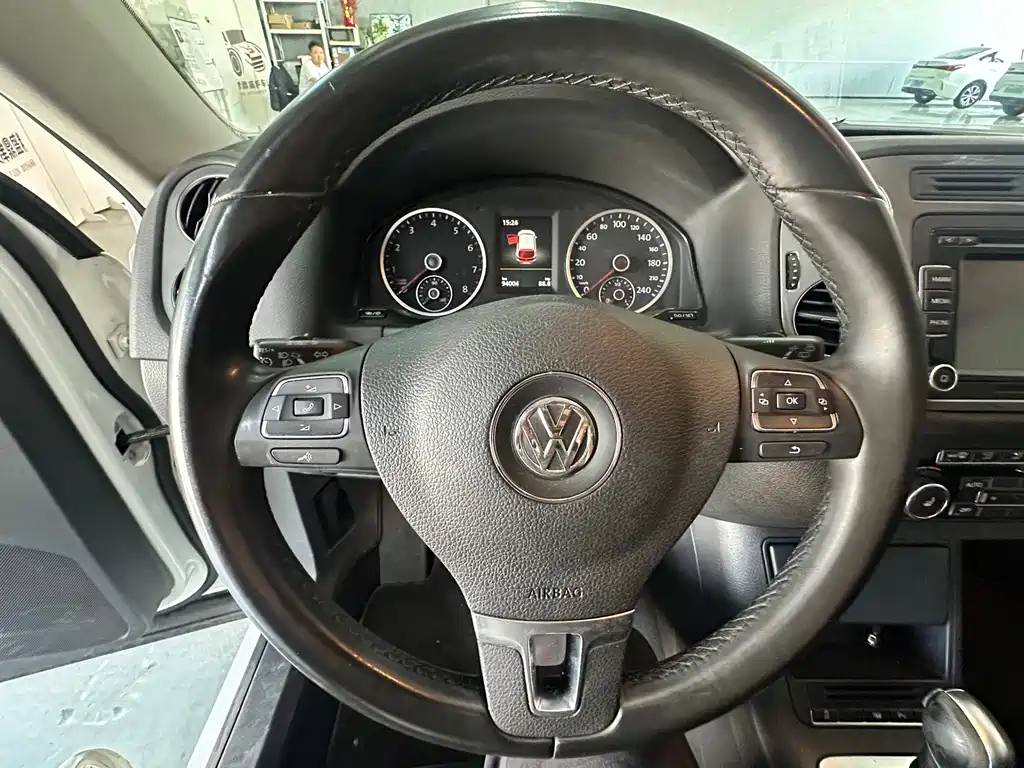 Volkswagen Tiguan 2015 — фото 12