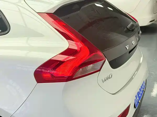 Volvo V40 2017