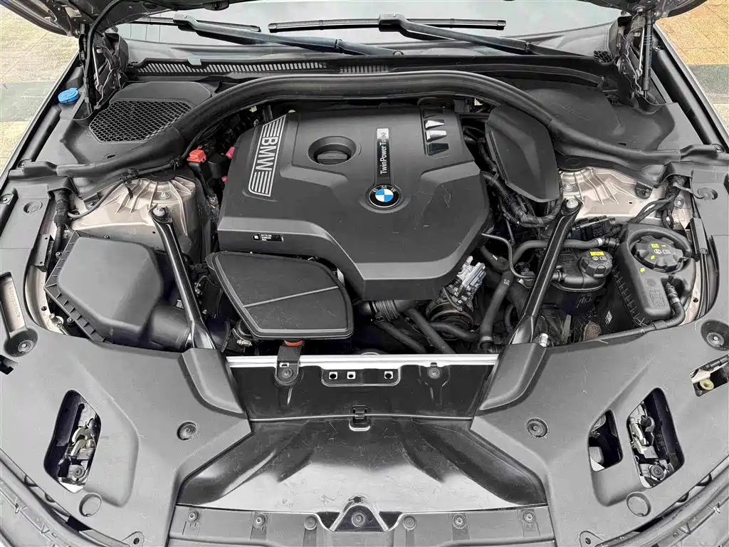 BMW 5 Series 2017 — фото 11