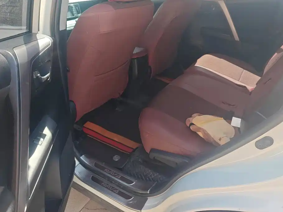 Toyota RAV4 2019 — фото 10