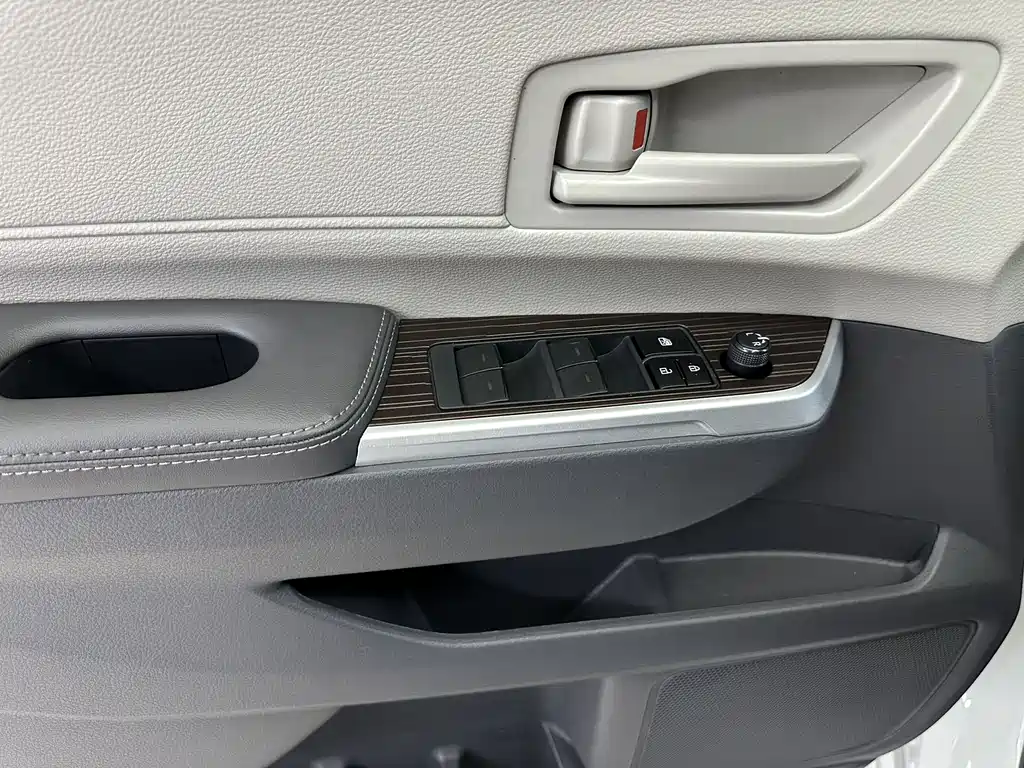 Toyota Granvia 2025