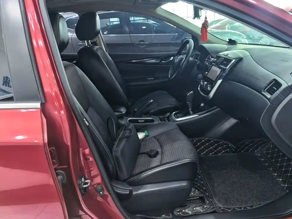 Nissan Tiida 2018 — фото 25
