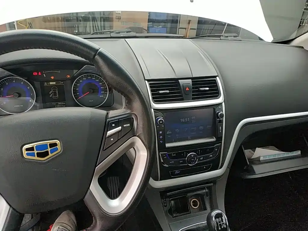 Geely Emgrand 2015 — фото 10
