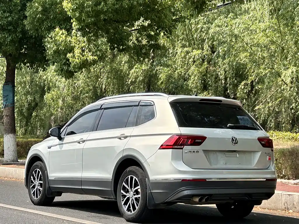 Volkswagen Tiguan L 2017 — фото 14