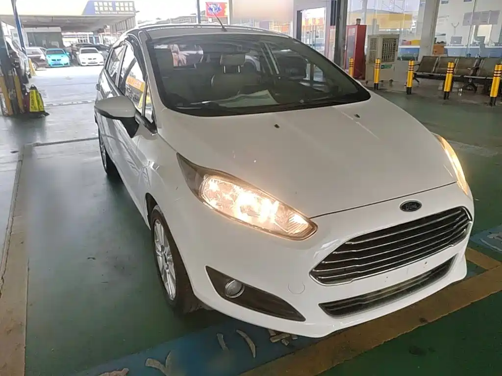 Ford Fiesta 2015 — фото 4
