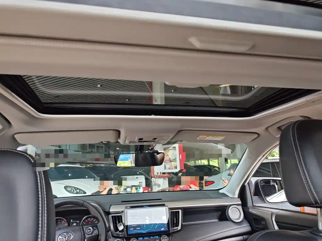 Toyota RAV4 2016 — фото 18
