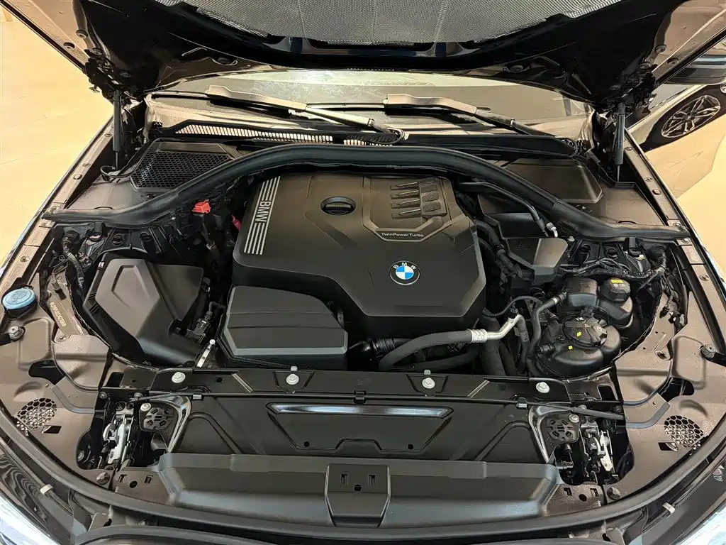 BMW 3 Series 2019 — фото 14