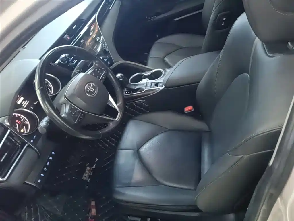 Toyota Camry 2018 — фото 15