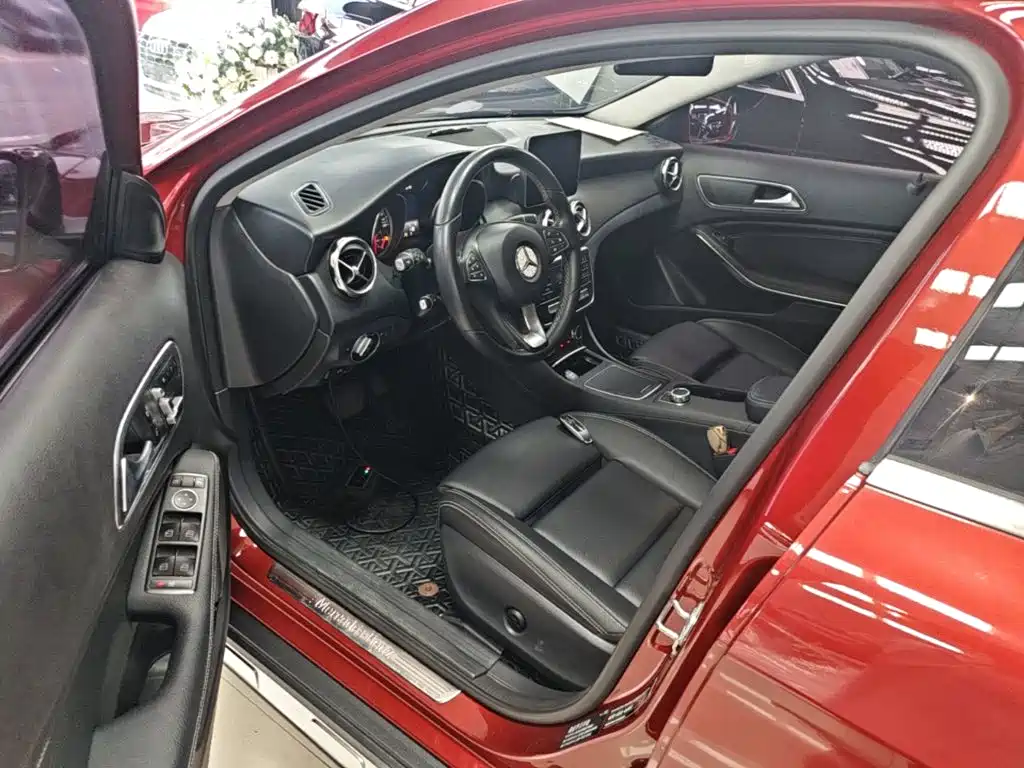 Mercedes-Benz GLA 2018 — фото 16