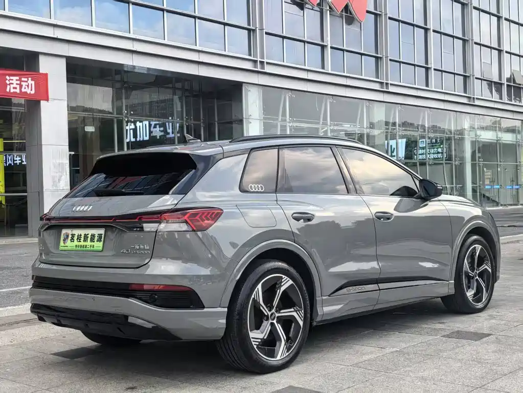 Audi Q4 e-tron 2023 — фото 7