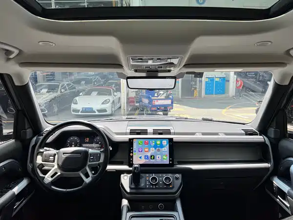 Land Rover Defender 2023
