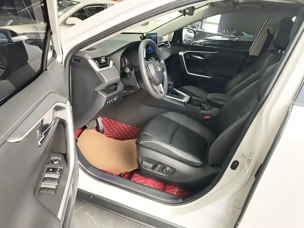 Toyota RAV4 2023 — фото 16