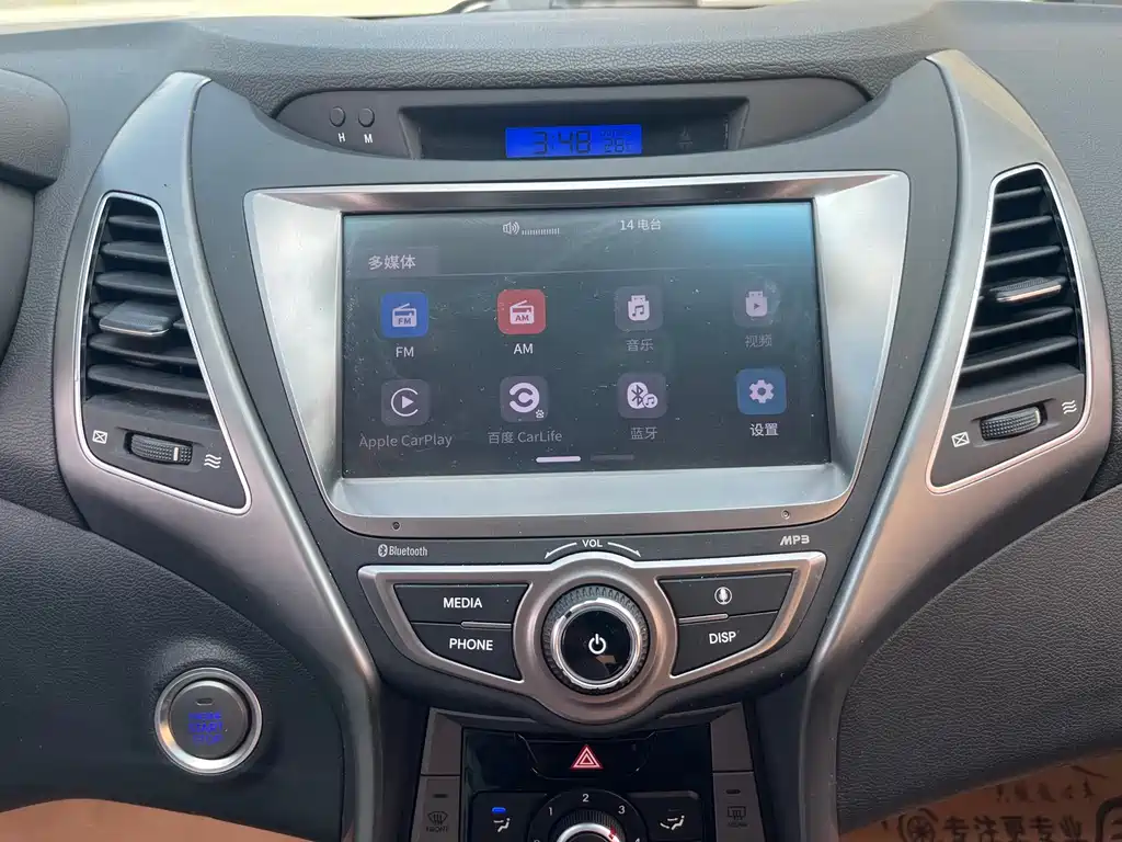 Hyundai Elantra Langdong 2015 — фото 11