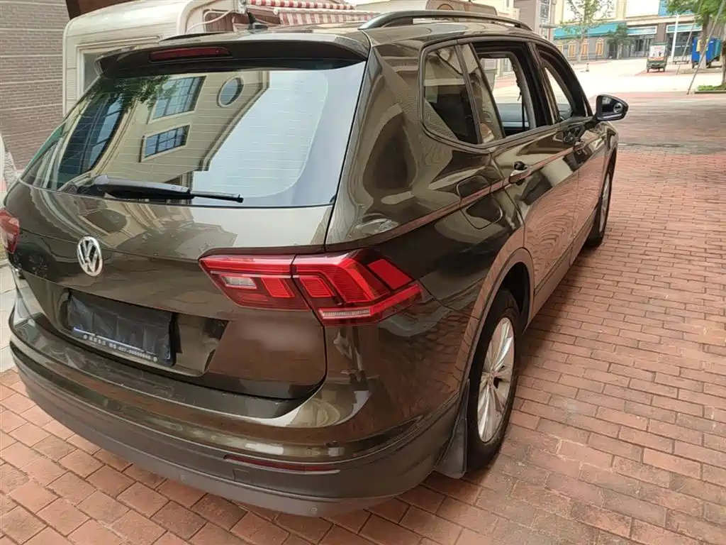 Volkswagen Tiguan L 2017 — фото 8