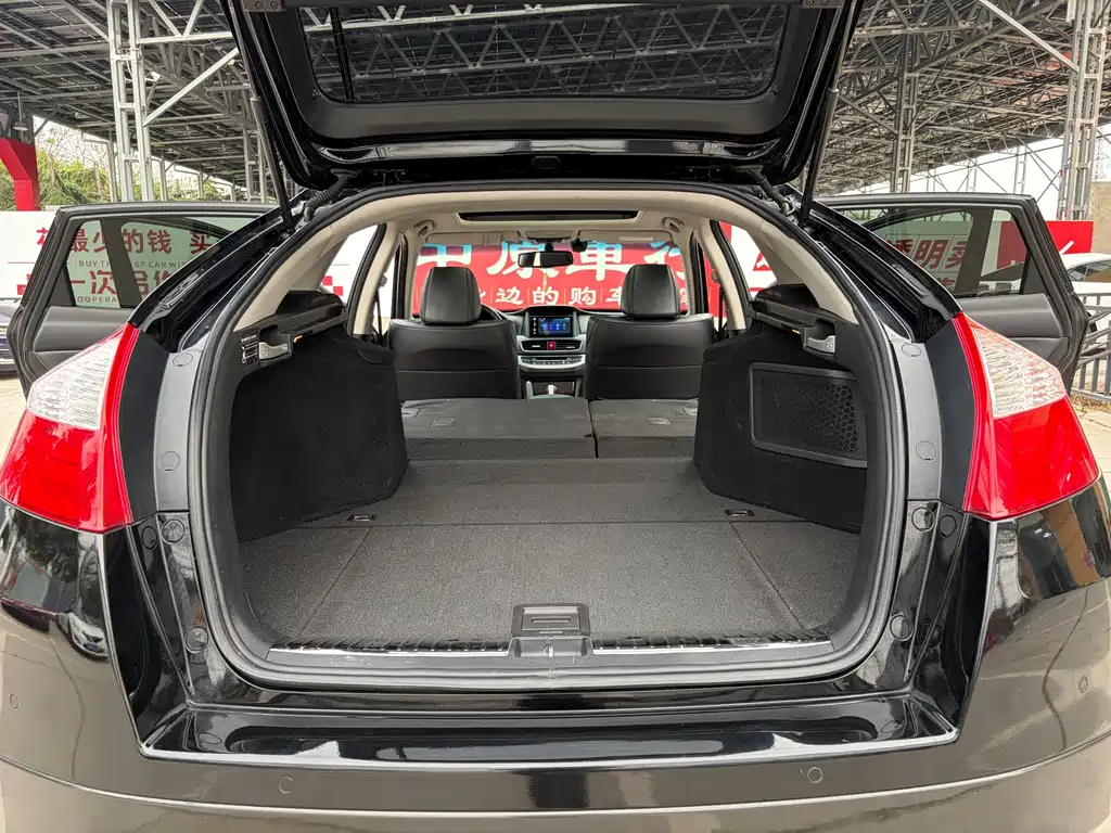 Honda Crosstour 2016 — фото 14
