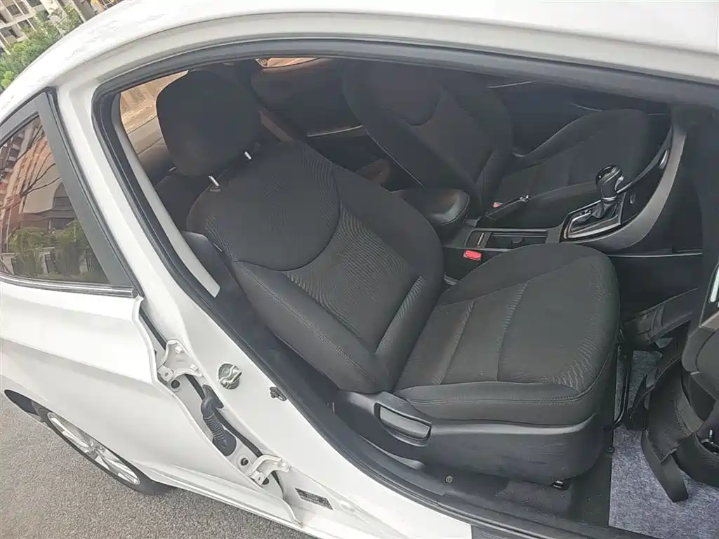 Hyundai Elantra Langdong 2016 — фото 25