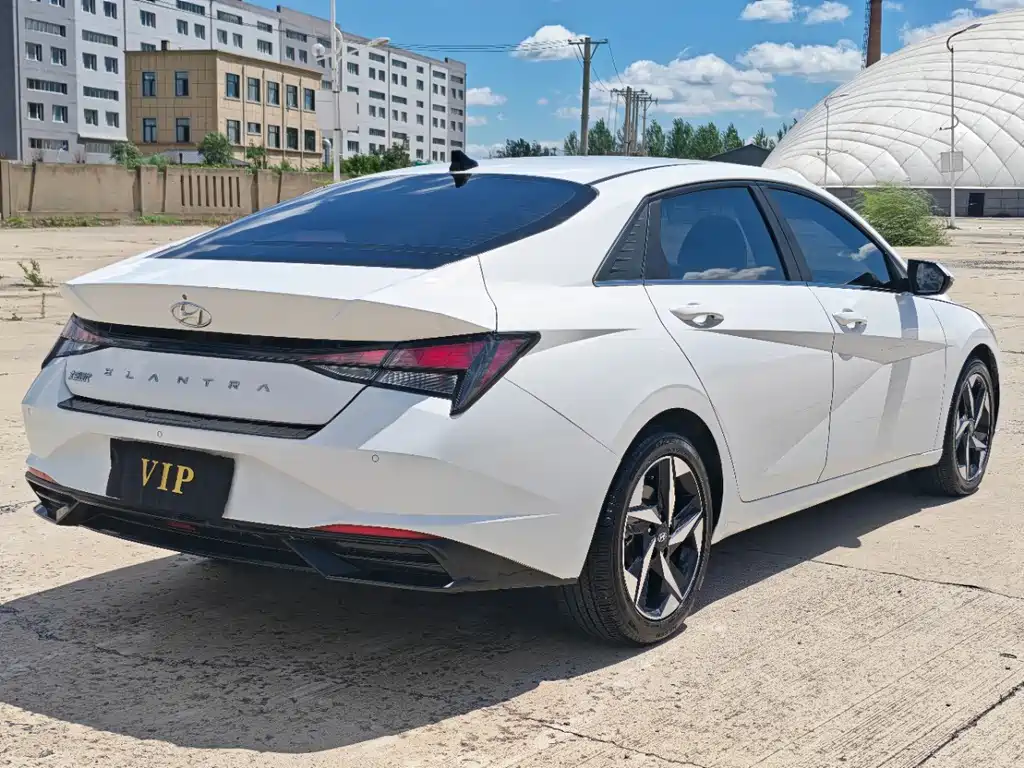 Hyundai Elantra 2022
