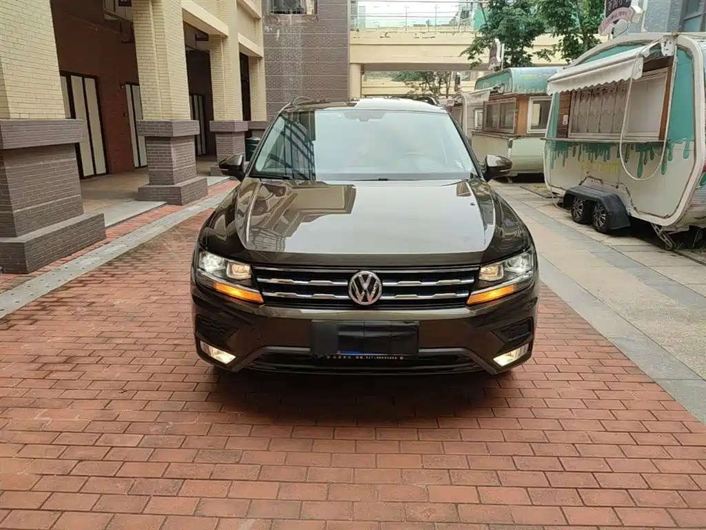 Volkswagen Tiguan L 2017 — фото 3