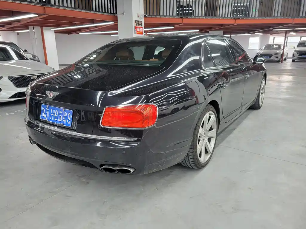 Bentley Flying Spur 2017 — фото 12