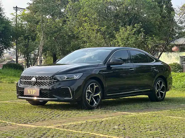 Volkswagen Passat 2023