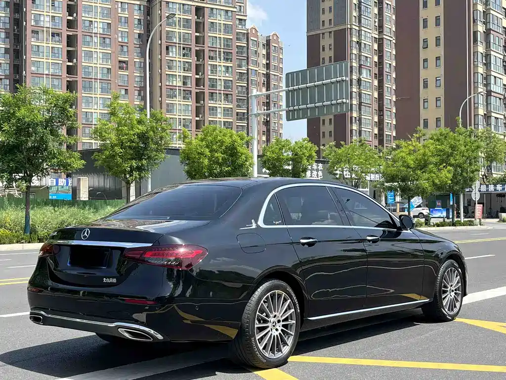 Mercedes-Benz E-Class 2021 — фото 13