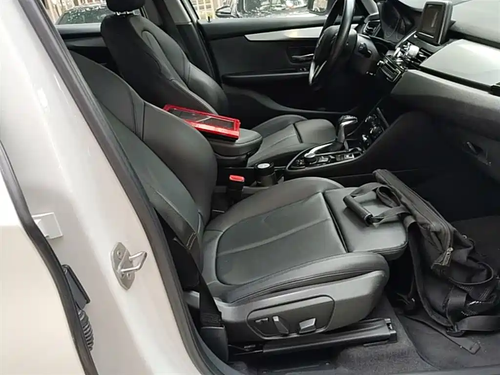 BMW 2 Series Active Tourer 2017 — фото 25