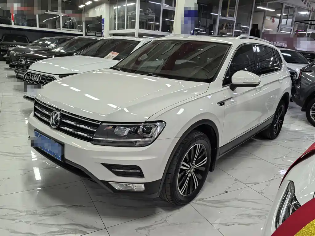 Volkswagen Tiguan L 2020 — фото 1