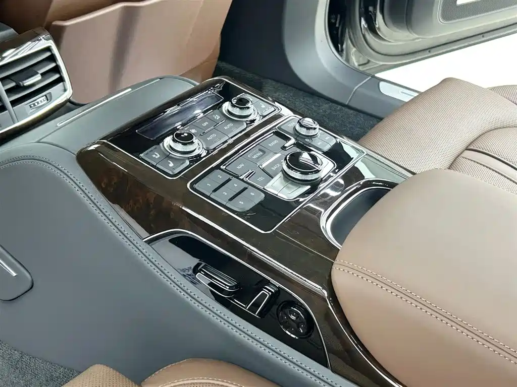Audi A8 2015 — фото 13