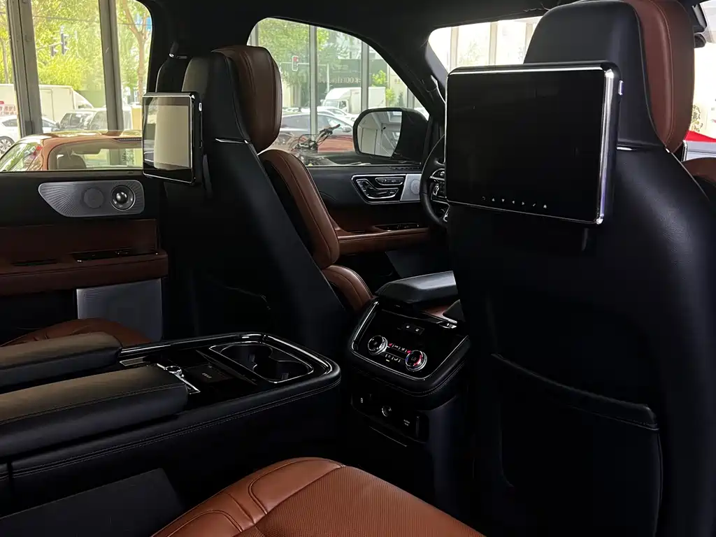 Lincoln Navigator 2019 — фото 12