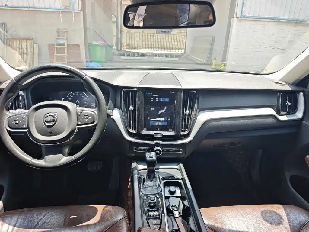 Volvo XC60 2020 — фото 8