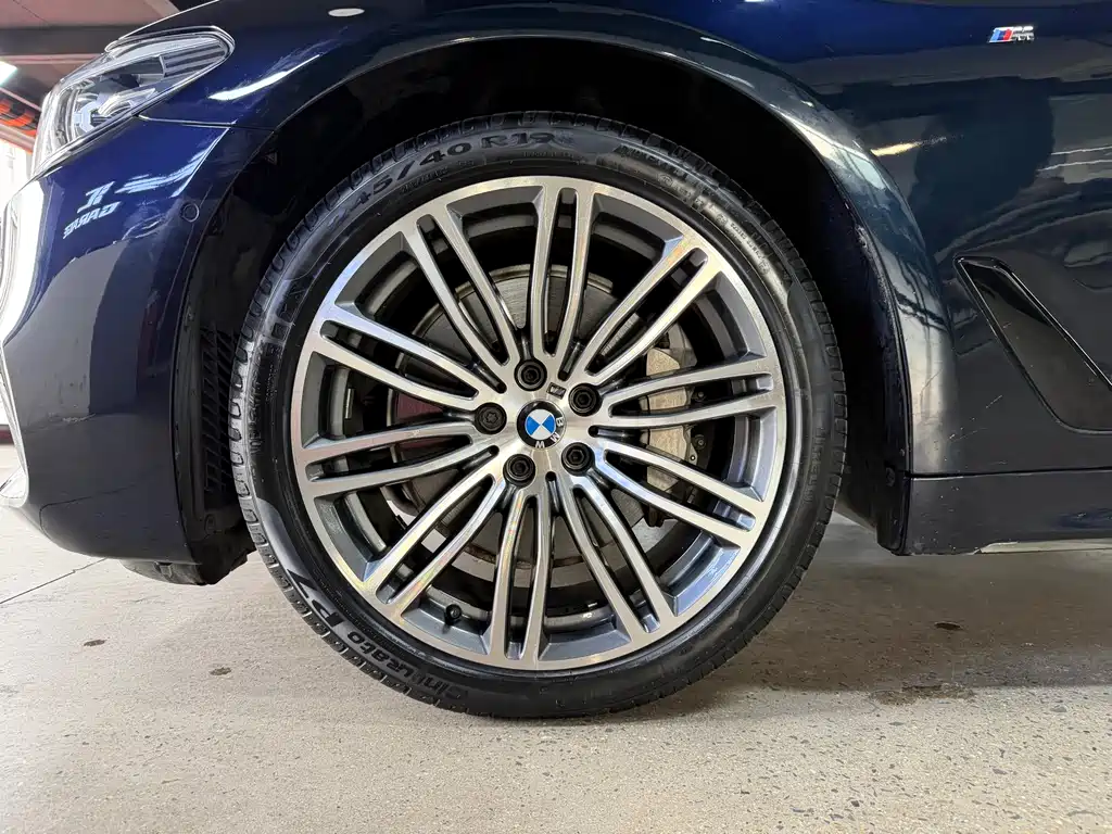 BMW 5 Series 2017 — фото 25