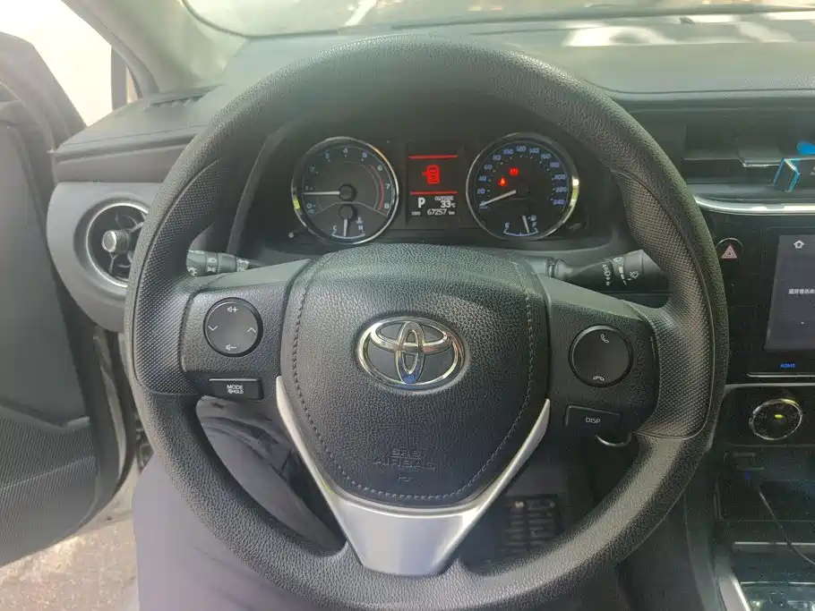 Toyota Corolla 2018 — фото 15