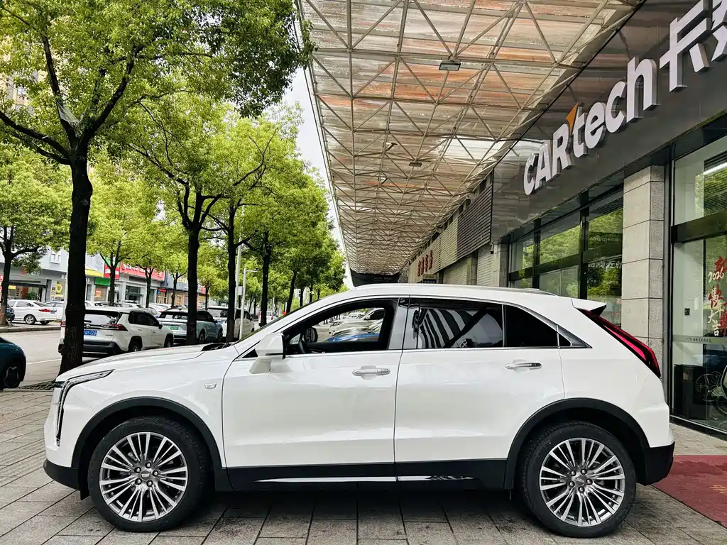 Cadillac XT4 2024 — фото 4