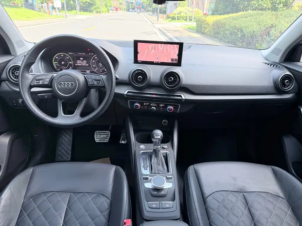 Audi Q2L E-Tron 2020 — фото 12