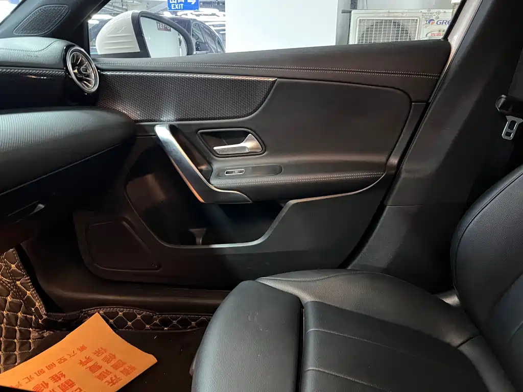 Mercedes-Benz A-Class 2022 — фото 11