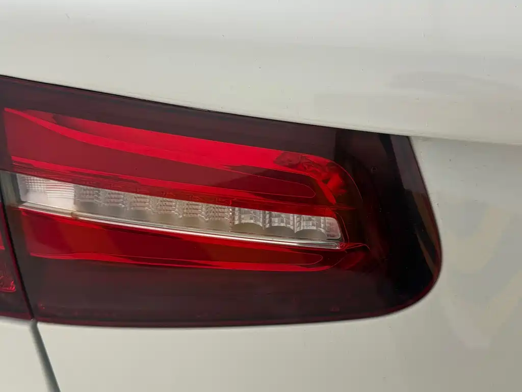 Mercedes-Benz GLC 2018 — фото 11