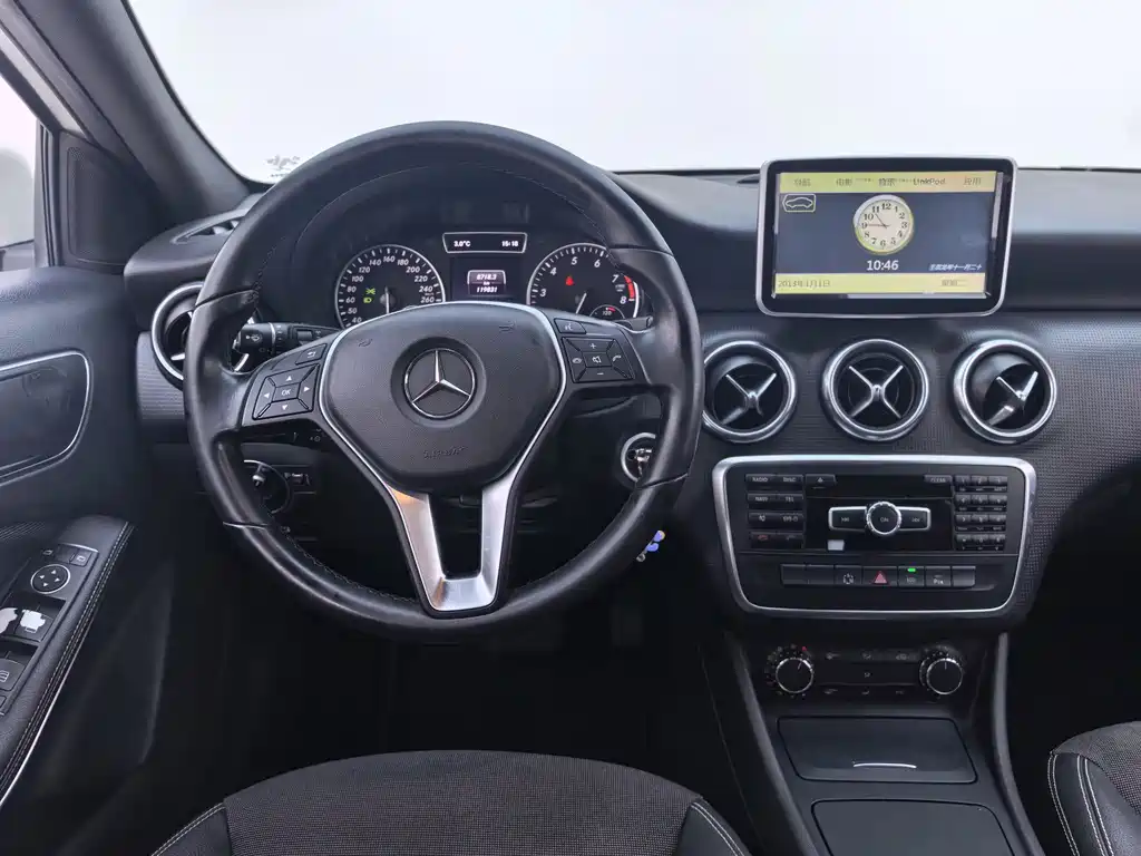 Mercedes-Benz A-Class 2015 — фото 17