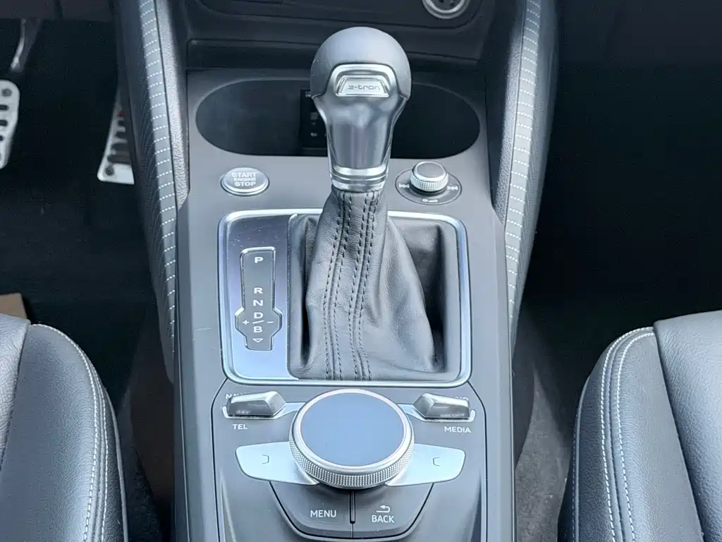 Audi Q2L E-Tron 2020 — фото 14