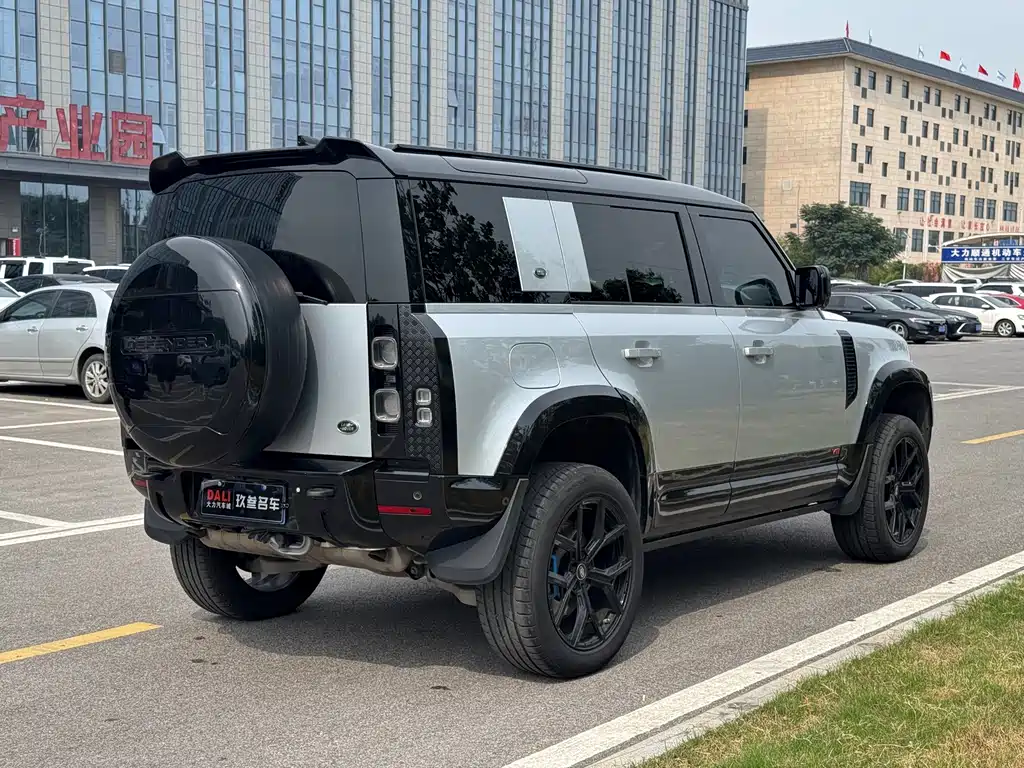 Land Rover Defender 2023 — фото 7