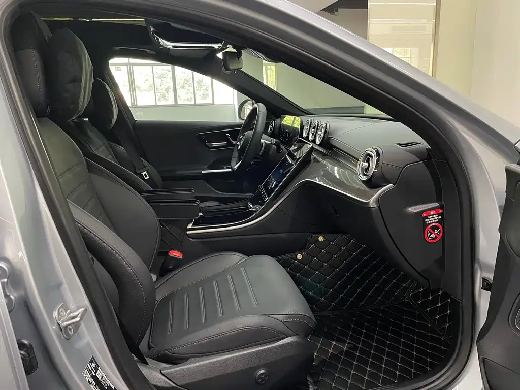 Mercedes-Benz C-Class 2023 — фото 12