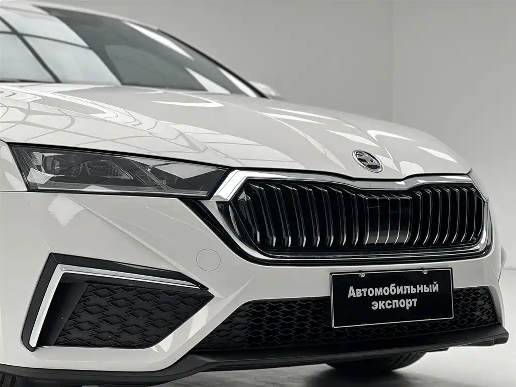 Skoda Octavia 2022 — фото 8